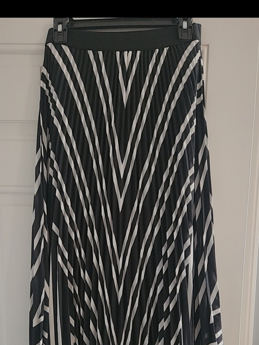 H&M Black and White Striped Pleated Skirt